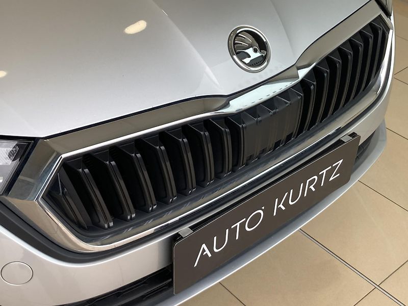 Škoda Octavia COMBI 2.0 TDI AMBITION - fotka 3 z 31