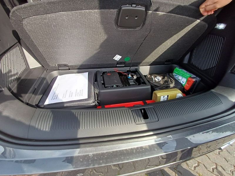 MG MGS9 Premium 1.5 TGI PHEV 220 kW - fotka 28 z 32