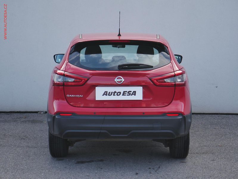 Nissan Qashqai (2020) 1.3 DIG-T, ČR, AC, temp - fotka 5 z 19