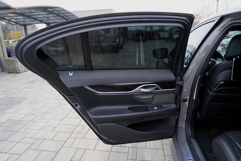 BMW Řada 7 730d xDrive/Mpaket/9AT/Lasery - fotka 17 z 47