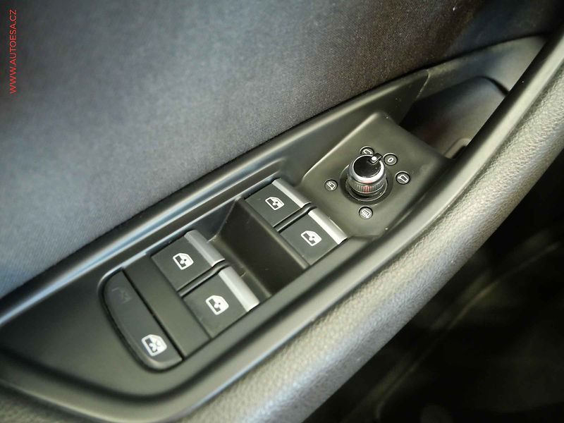Audi A4 (2017) 2.0TFSi, xenon, autoAC - fotka 14 z 23