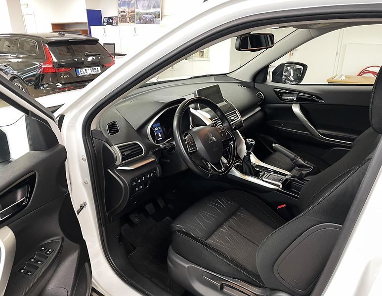 Mitsubishi Eclipse Cross 1,5 T-GDi 120kW, ČR - fotka 9 z 28