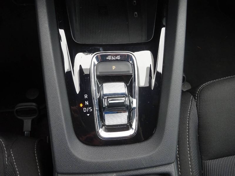 Škoda Octavia (2023) 2,0TSi /140kW Sportline 4x4 DS - fotka 27 z 30