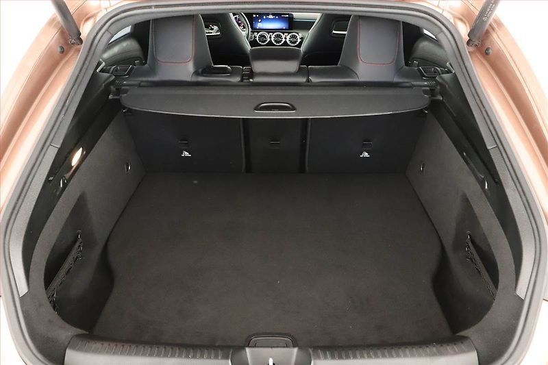 Mercedes-Benz CLA (2023) AMG Paket 250 e - fotka 11 z 20