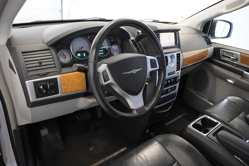 Chrysler Grand Voyager 3,8I LIMITED AUT. - fotka 12 z 30