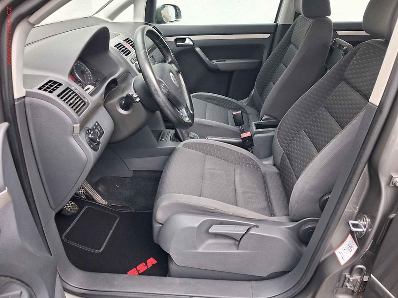 Volkswagen Touran (2007) 1.4 i, Xenon, webasto - fotka 9 z 17