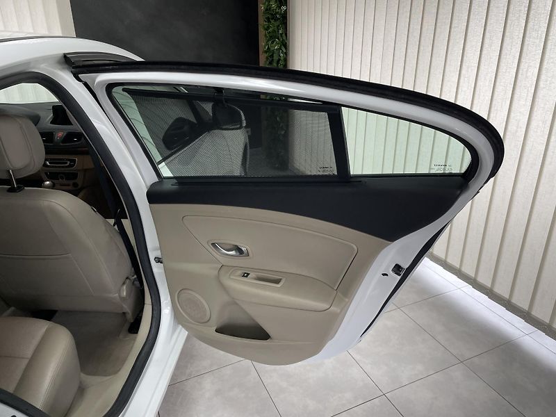 Renault Fluence 1.6 i ČR 1.MAJ.SER.NAVI.DIGIAC - fotka 13 z 23