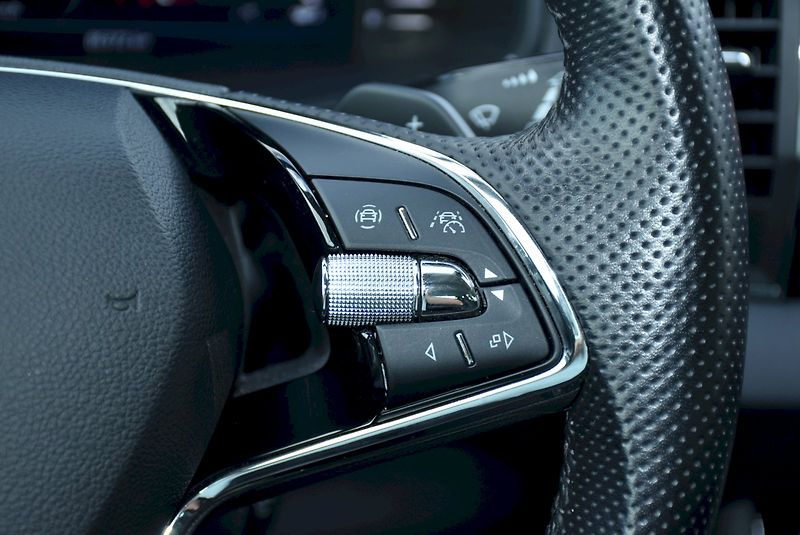 Škoda Karoq (2021) Style PLUS 2.0 TDI 85kW DSG - fotka 31 z 35