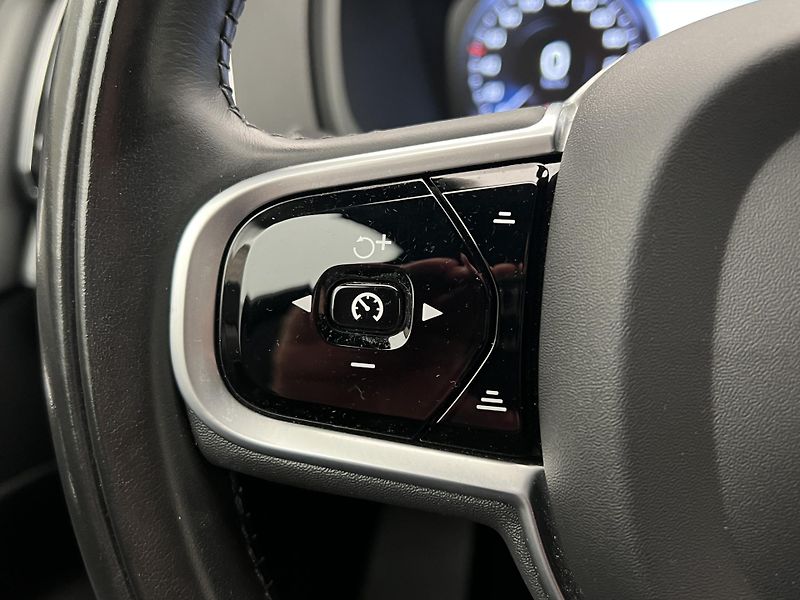 Volvo XC90 B5 AWD MOMENTUM PRO 7 MÍST - fotka 23 z 44