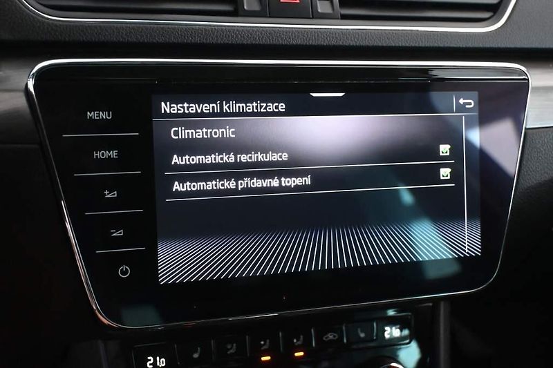 Škoda Superb (2022) 2.0 STYLE 147 KW DSG MATRIX LE - fotka 19 z 35