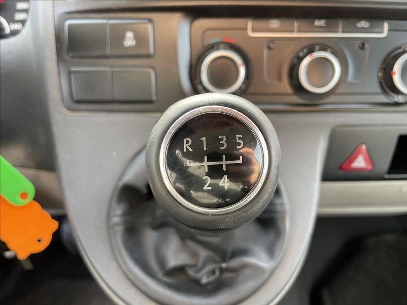 Volkswagen Transporter 2,0 TDi 75kw 6míst Tažné Klima - fotka 17 z 40