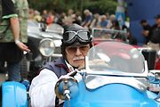 Na akci Jízda do vrchu a výstava historických vozidel se představilo na tři sta automobilů a motocyklů.