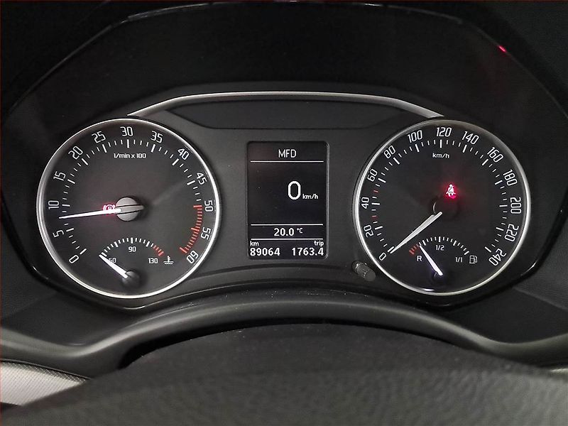 Škoda Octavia (2011) Elegance 1.6 TDI, Serv.kniha - fotka 11 z 15