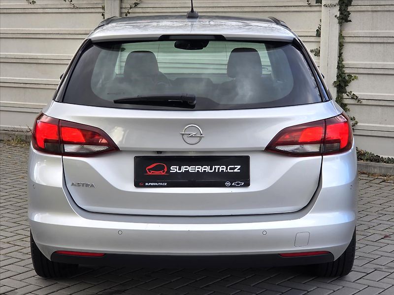 Opel Astra 1,4 Turbo 107kW Edition 1.maj - fotka 5 z 23