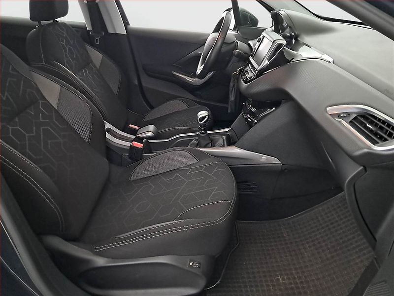 Peugeot 2008 (2019) 1.2 PureTech, Serv.kniha - fotka 9 z 16