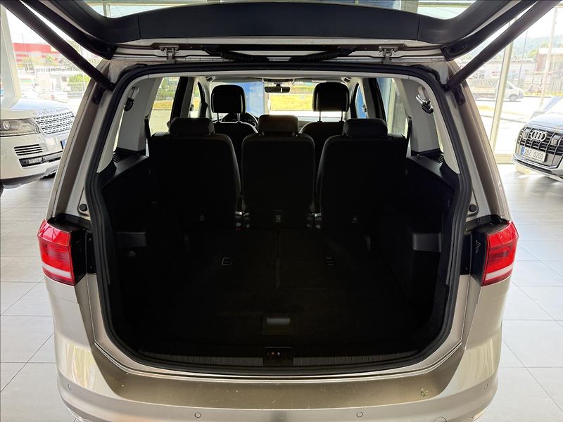 Volkswagen Touran 2,0   TDI 110kW,1.MAJ,7MÍST,TA - fotka 25 z 28
