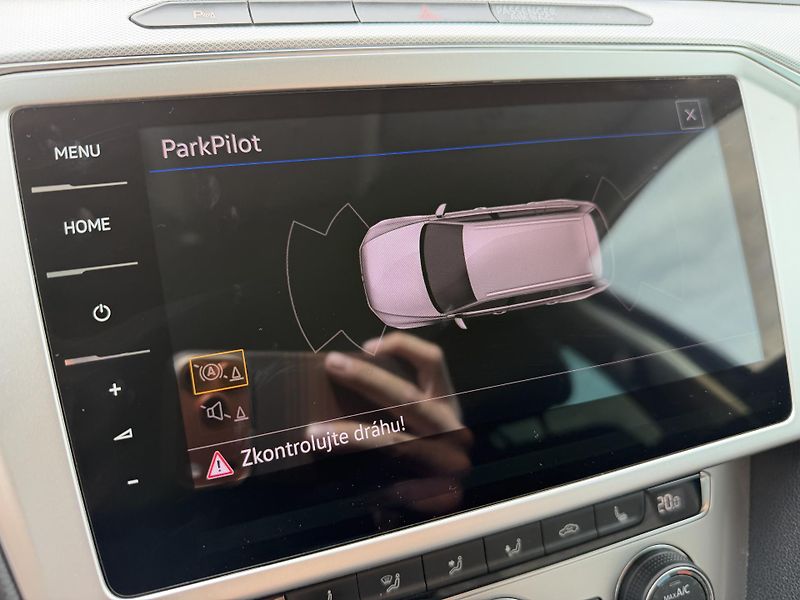 Volkswagen Passat 2.0 TDI MASÁŽ NAVIGACE 2X KOLA - fotka 25 z 40