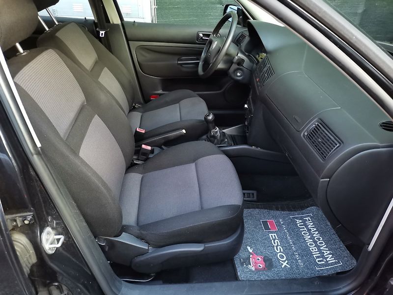 Volkswagen Golf (2001) 1.6i 77kw Klima ESP 5dv. - fotka 14 z 26