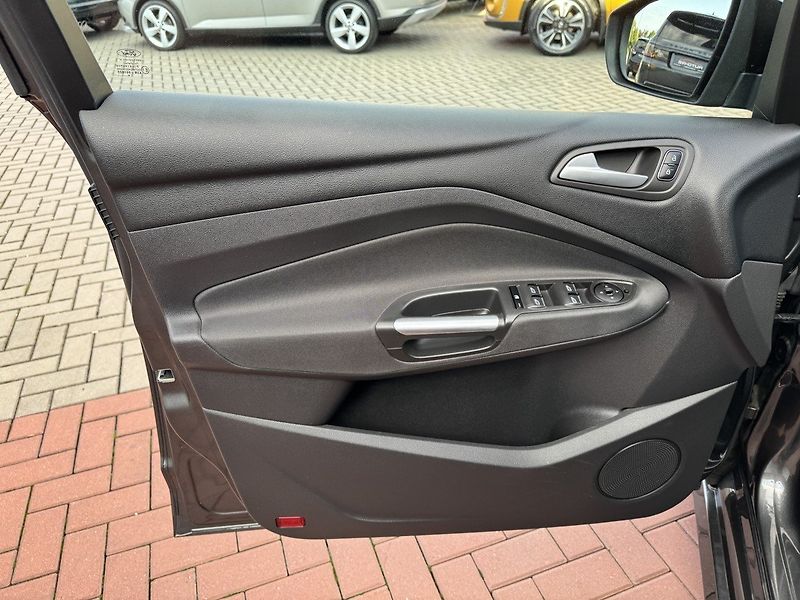 Ford C-MAX (2018) 1.5i Ecoboost Automat Xenony - fotka 26 z 48