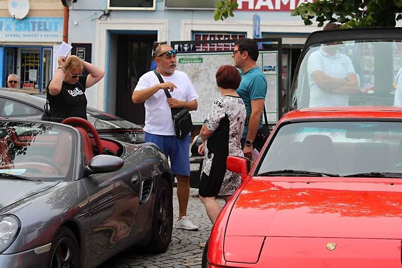 Z 22. Letního Porsche srazu na náměstí Jana Žižky z Trocnova v Čáslavi.