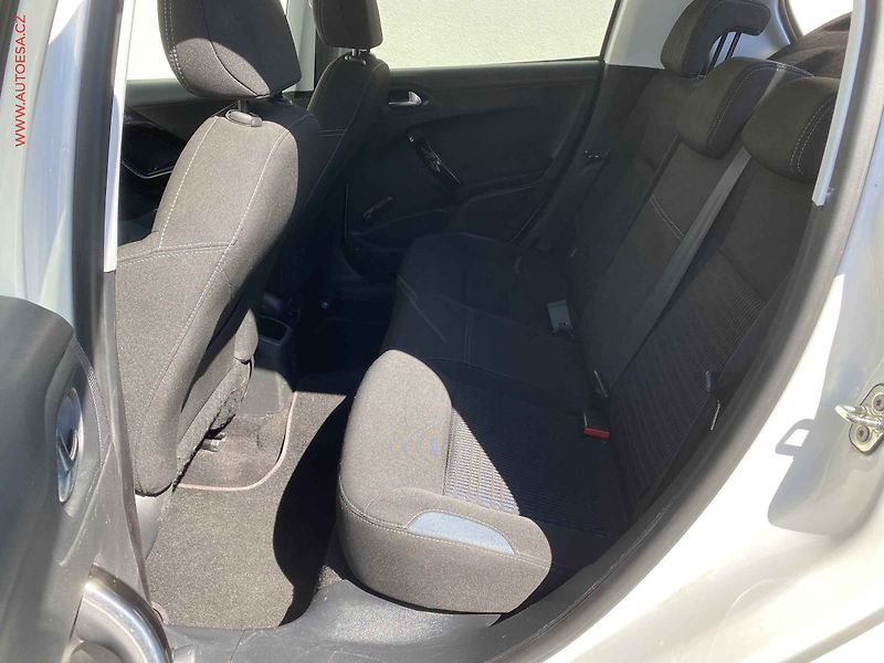 Peugeot 208 (2014) 1.2 PT, Allure, navi, panor - fotka 10 z 17