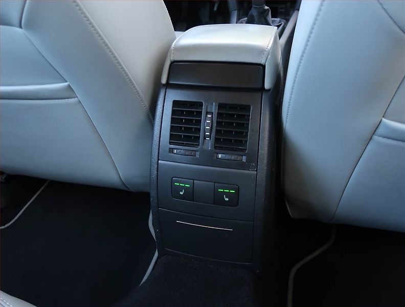 Škoda Octavia (2009) Laurin&Klement 2.0 TDI, Xenony - fotka 25 z 25
