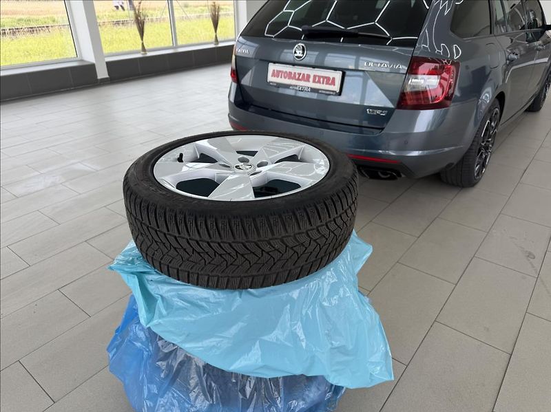 Škoda Octavia 2,0 TSI, VRS, DSG, SPORTSOUND - fotka 33 z 33