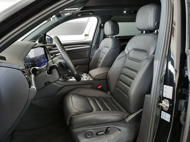 Volkswagen Touareg (2023) 3.0 TDI R-Line 4Motion (210kW/ - fotka 7 z 29