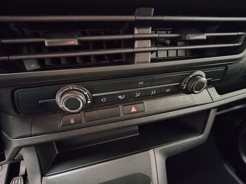 Toyota ProAce Verso 2,0D L2 6MT Combi 8S - fotka 15 z 18