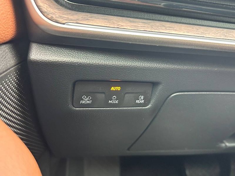 Škoda Superb L&K 7DSG 2,0TDI - fotka 23 z 28