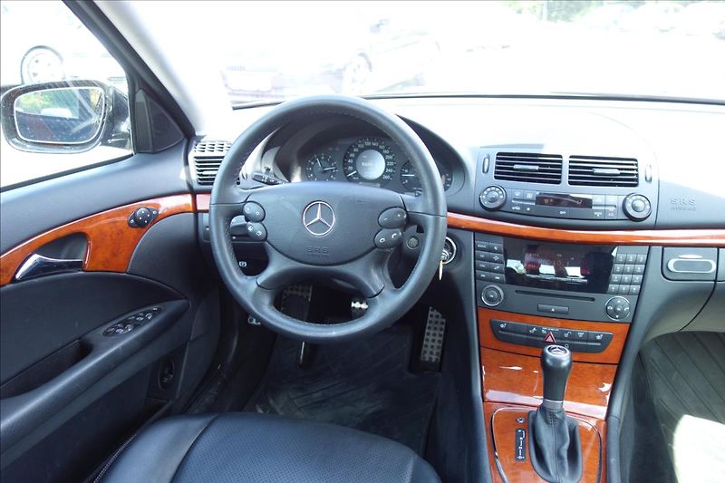 Mercedes-Benz Třídy E 280CDi,ČR,SERV.KN.,4MATIC. - fotka 19 z 48