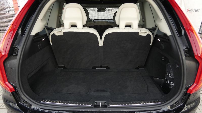 Volvo XC90 B5 AWD Plus Bright 7 míst - fotka 20 z 26