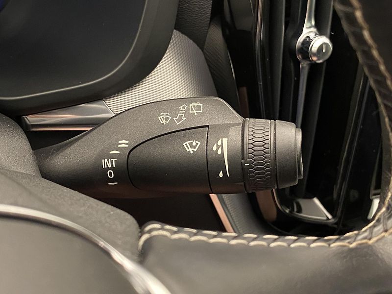 Volvo XC60 B5 AWD R-DESIGN AUT CZ - fotka 23 z 55
