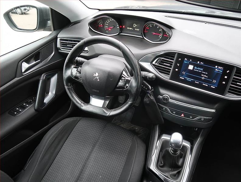 Peugeot 308 (2019) 1.2 PureTech, Serv.kniha - fotka 7 z 13