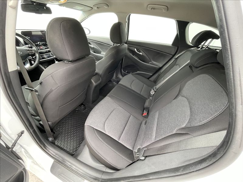 Hyundai i30 1,5 T-GDI Combi Smart PDC - fotka 16 z 23