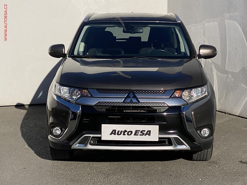 Mitsubishi Outlander (2019) 2.0MiVEC, AT, +ALU, navi, TZ - fotka 2 z 17