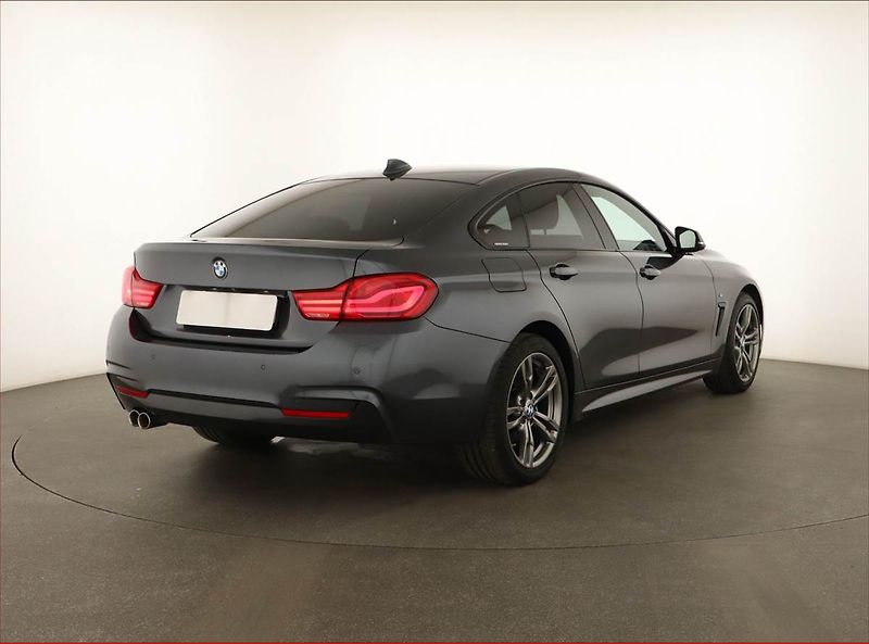 BMW Řada 4 (2019) M Paket 420d xDrive - fotka 5 z 21