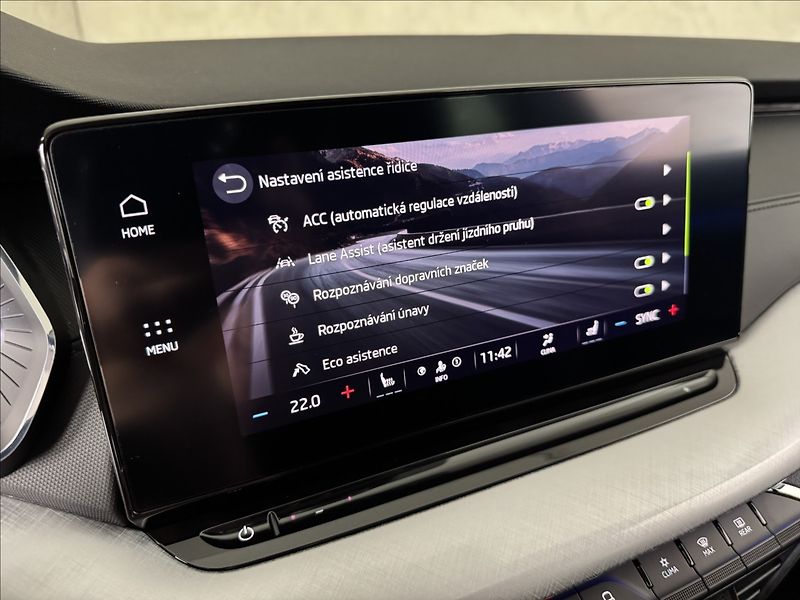 Škoda Octavia 2,0 TDi  DSG Tour Virtual LED - fotka 26 z 45