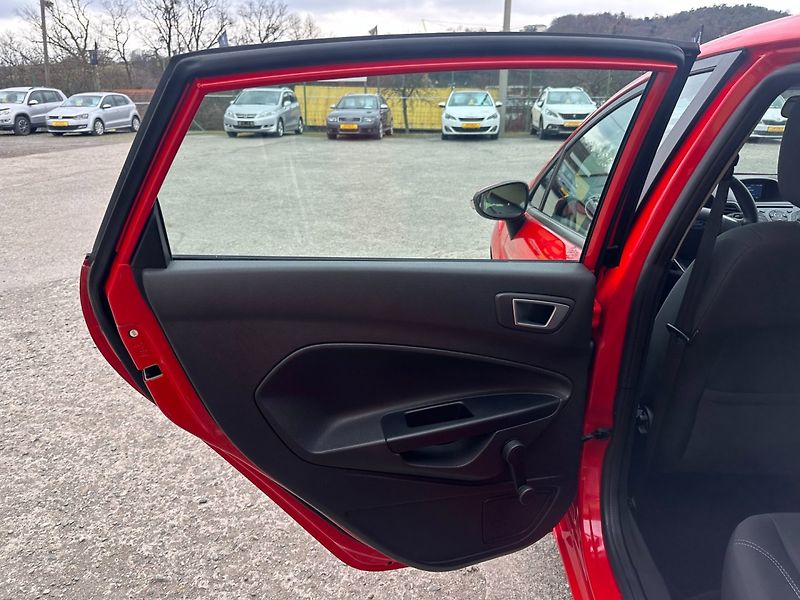 Ford Fiesta 1.0i 1Maj/Klima/Ser.Knih - fotka 13 z 25