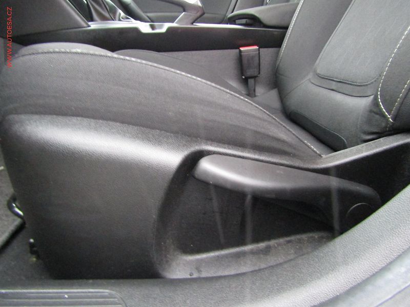 Renault Mégane (2019) 1.3 TCe, ČR - fotka 11 z 20