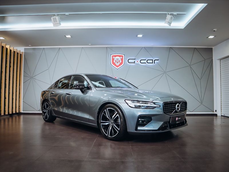 Volvo S60 B5 mHEV 2.0 aut. R-Design - fotka 1 z 29