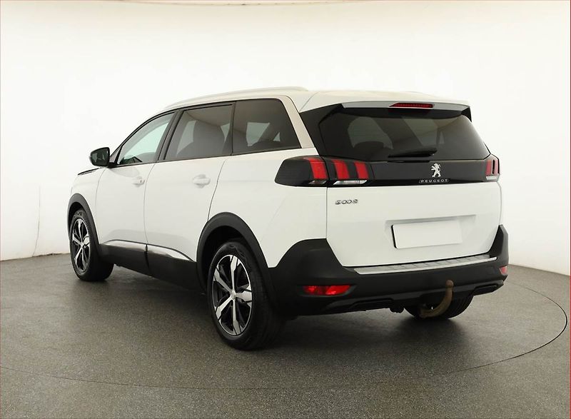 Peugeot 5008 (2020) 1.5 BlueHDi, 7 míst, ČR,1.maj - fotka 4 z 18