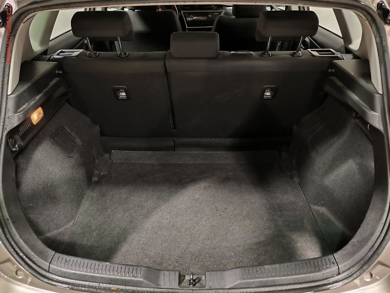 Toyota Auris (2015) 1.3 VVT-i, Cool, +kola - fotka 7 z 17