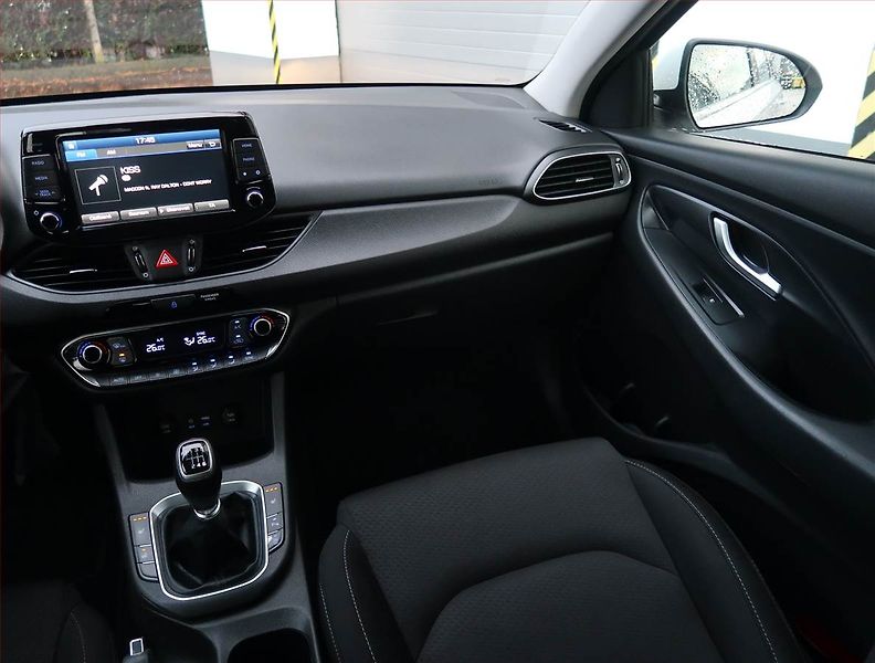 Hyundai i30 (2019) 1.6 CRDi, Tempomat - fotka 8 z 19
