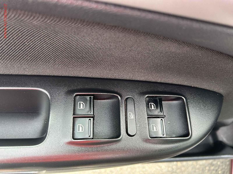 Škoda Octavia (2012) 1.6 TDi, 2.maj,ČR, servis - fotka 11 z 19