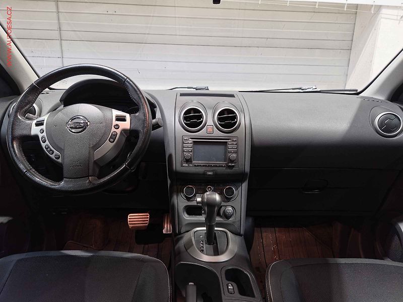 Nissan Qashqai (2012) 1.6i, ČR, AT, navi - fotka 8 z 20