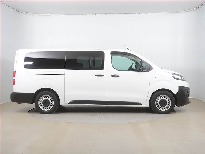 Citroën Jumpy (2019) 2.0 BlueHDi, Bus, 5Míst, ČR - fotka 6 z 15