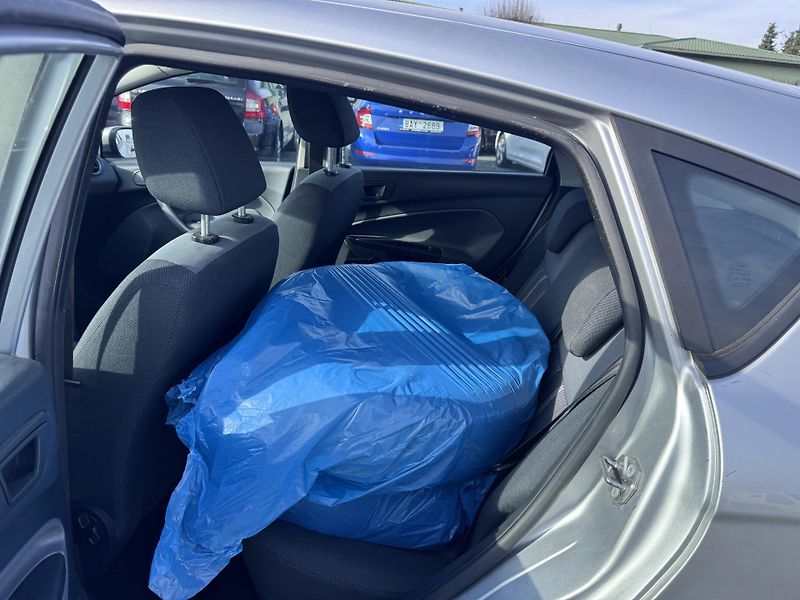 Ford Fiesta 1.25i, 44 kW, 1.Majitel,ČR - fotka 13 z 17