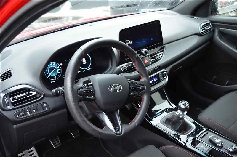 Hyundai i30 (2024) 1,5T--GDI FASTBACK - fotka 10 z 18