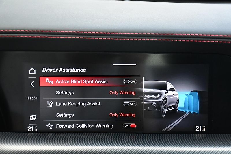 Alfa Romeo Stelvio 2.2 JTDm Competizione Q4 - fotka 30 z 40